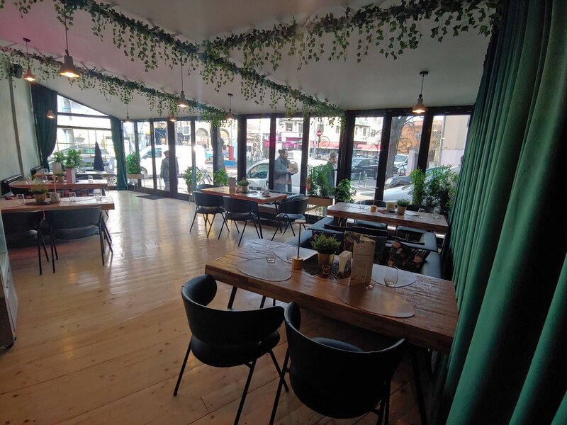 Dacia 0% comision spatiu comercial de inchiriat